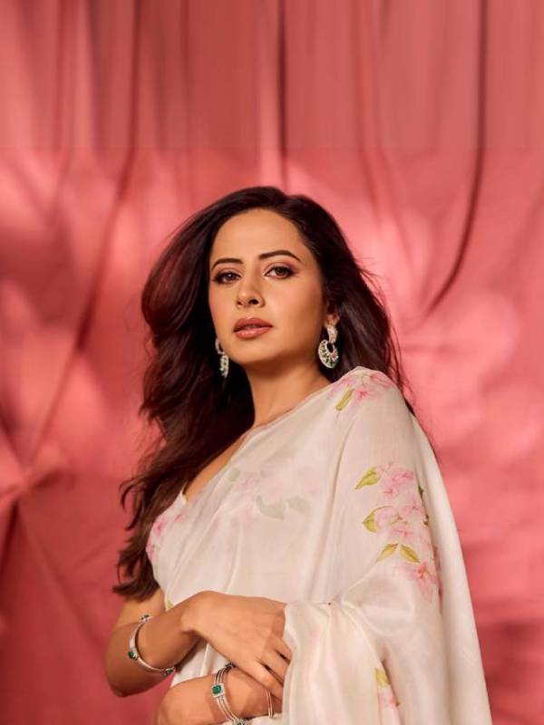 sargun mehta new saree look, sargun mehta latest photos 2024