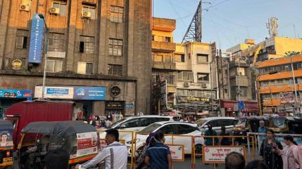Traffic jam due to closure of road leading from Shaniwar Chowk towards Mandai Pune news