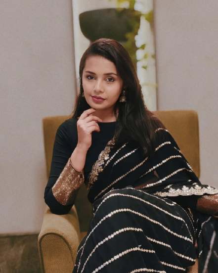 Makar Sankranti 2025 Black Saree Look