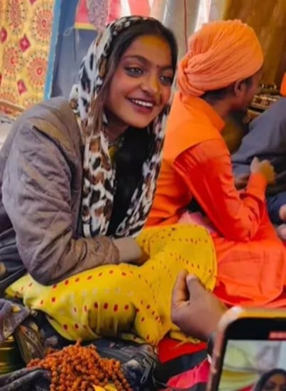 Monalisa Bhosle Maha Kumbh Mela 2025 Prayagraj