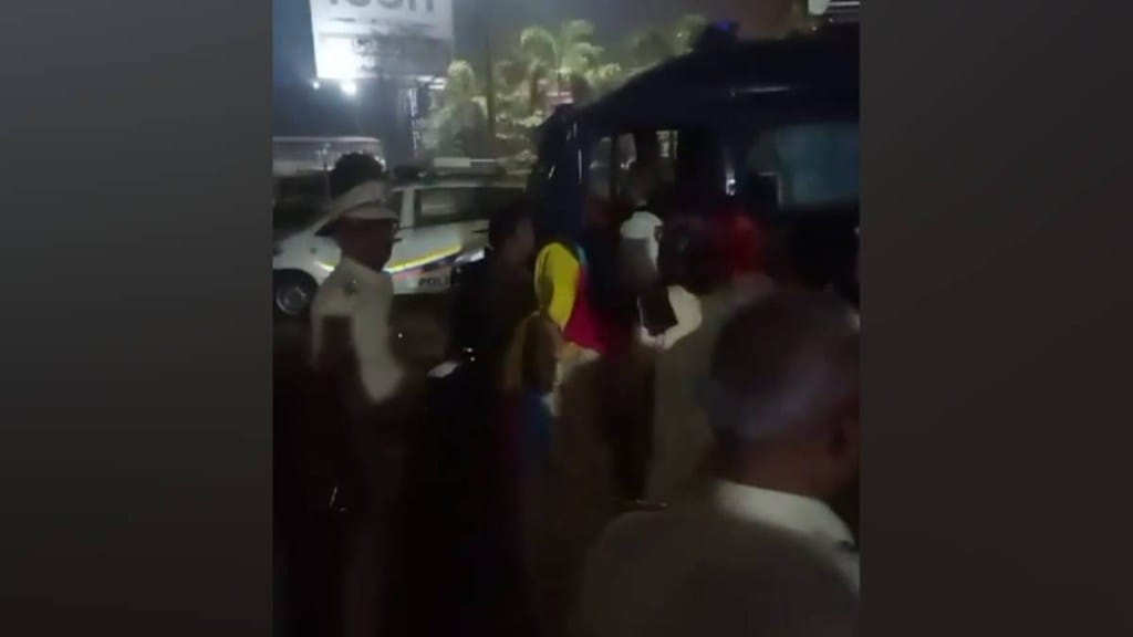 Mahatma Phule Police raided Kalyan Railway Station arrested 13 prostitutes and four gang leaders Mahatma Phule Police raided Kalyan Railway Station arrested 13 prostitutes and four gang leaders