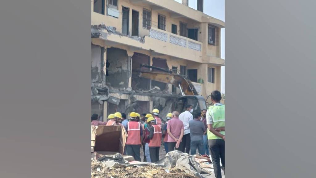 second phase of action against unauthorized buildings at Agrawal Nagar in Nalasopara also underway on Monday