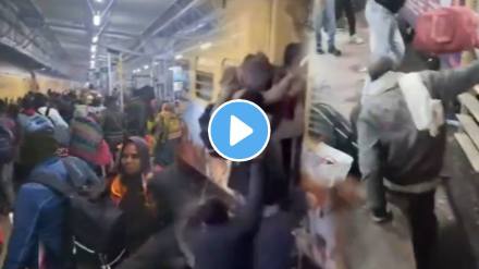 mahakumbh 2025 shocking video Chaos At Jhansi Railway Platform As Passengers Rushing To Board Maha Kumbh Special Train Fall On Track mahakumbh 2025 shocking video Chaos At Jhansi Railway Platform As Passengers Rushing To Board Maha Kumbh Special Train Fall On Track