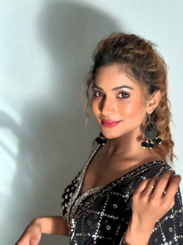 Purva Shinde Black Lehenga Look