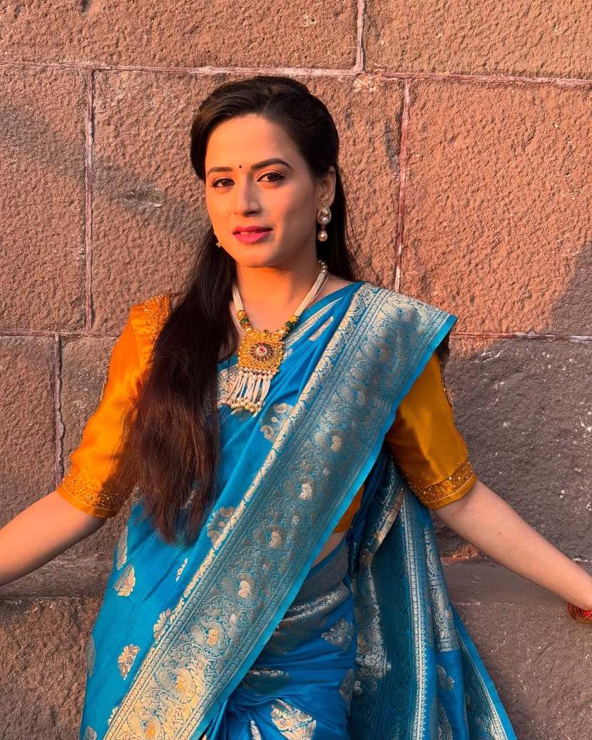Prajakta Gaikwad marathi look, Prajakta Gaikwad Saree look,