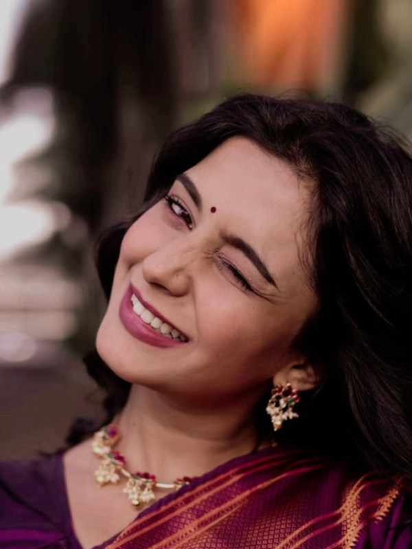 Shivani Mundhekar Gomu Sangatina Reel Video