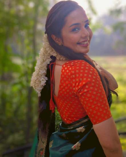tula shikvin changalach dhada fame akshara aka shivani rangole asked netizens