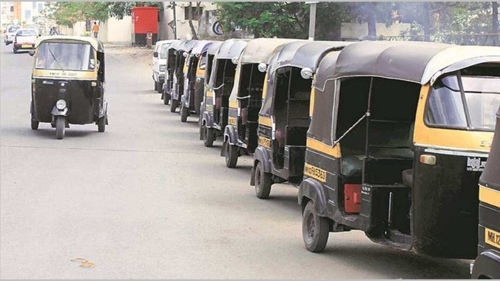 number of rickshaws in station area of ​​ambernath city is increasing rapidly and illegal rickshaw drivers are also increasing
