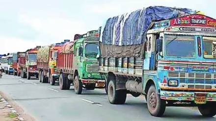 Heavy Vehicles Ban on Ghodbunder Road for metro work Heavy Vehicles Ban on Ghodbunder Road for metro work