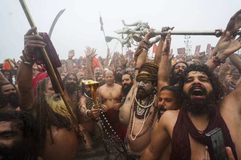 What time do Naga Sadhus wake up in the morning?