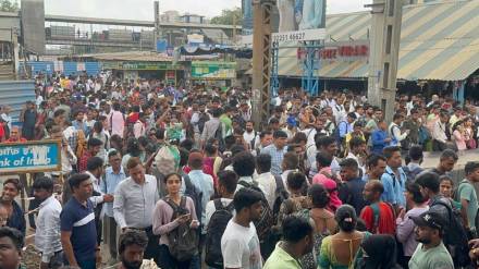 western railway year 2024 vasai palghar dahanu railway line 227 passengers death