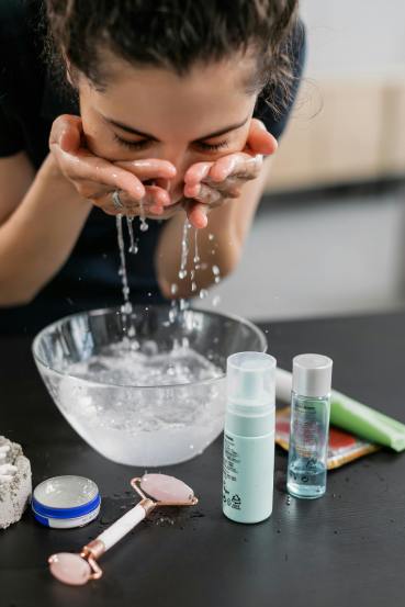 Take precautions while using a facewash or it may damage your skin
