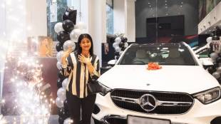 sonali kulkarni buys new mercedes car