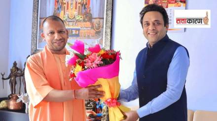 मुख्यमंत्री योगी आदित्यनाथ यांचा विश्वास जिंकणारे आयएएस संजय प्रसाद कोण आहेत? (फोटो सौजन्य @sanjaychapps1 एक्स अकाउंट)