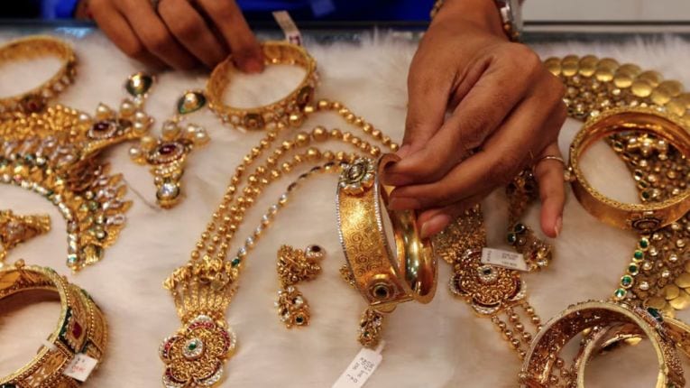 Gold-Silver Price: सोनं पुन्हा महागलं, चांदीचा दर पण झपाट्याने वाढला, आजचा १० ग्रॅमचा दर जाणून घ्या…