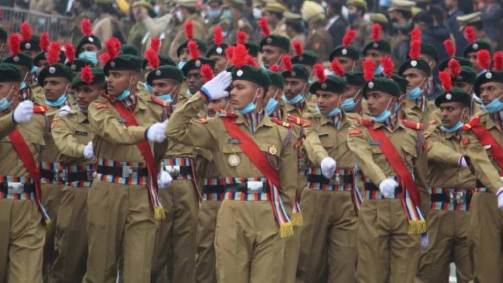 NCC honored Vice Chancellor Dr Vijay Phulari with Colonel Commandant title on Wednesday NCC honored Vice Chancellor Dr Vijay Phulari with Colonel Commandant title on Wednesday