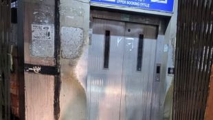 Passengers suffer as elevator key at Dombivli East railway station breaks down