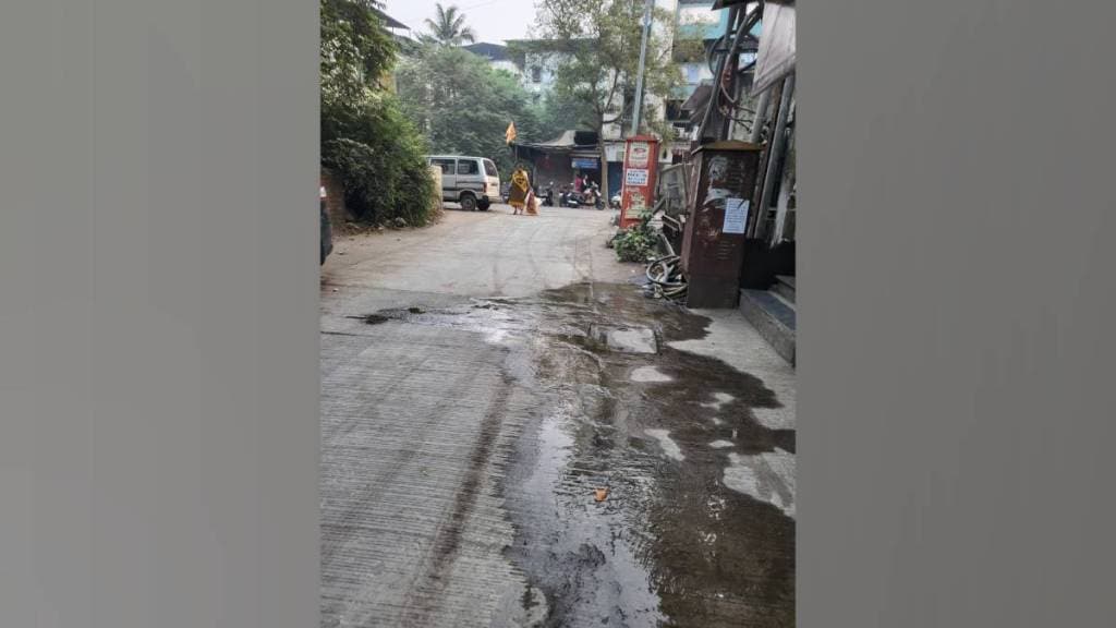 thane underground aqueducts are leaking near thakurli flyover on busiest savarkar road and nehru road in dombivli thane underground aqueducts are leaking near thakurli flyover on busiest savarkar road and nehru road in dombivli
