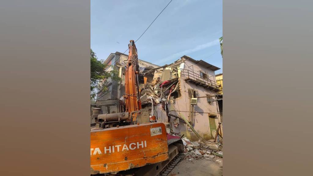 bmc took major action and removed unauthorized constructions in sakinaka area between andheri and Kurla bmc took major action and removed unauthorized constructions in sakinaka area between andheri and Kurla