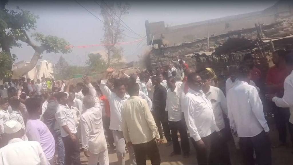 in khamgaon two groups clashed over unauthorized statues of chhatrapati shivaji maharaj and dr br Ambedkar causing tension in khamgaon two groups clashed over unauthorized statues of chhatrapati shivaji maharaj and dr br Ambedkar causing tension
