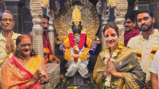 aai kuthe kay karte fame Rupali Bhosale visit pandharpur with family