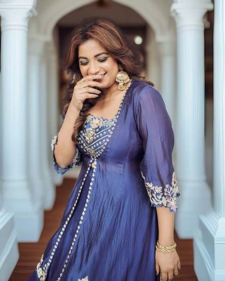 Shreya Ghoshal shares pictures in blue lehenga with floral jacket on social media