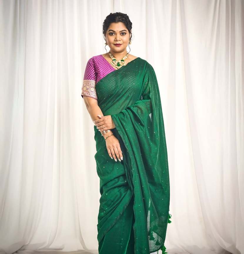  Namrata Sambherao shares pictures in green saree for Zee Chitra Gaurav Puraskar event