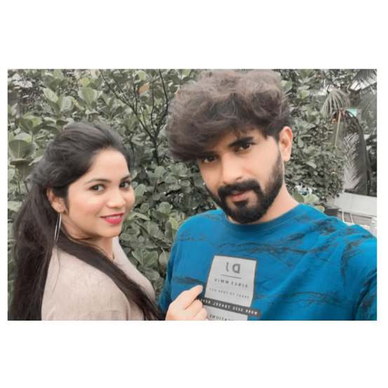 lagnanantar hoilach prem fame Vijay Andalkar Real life Wife