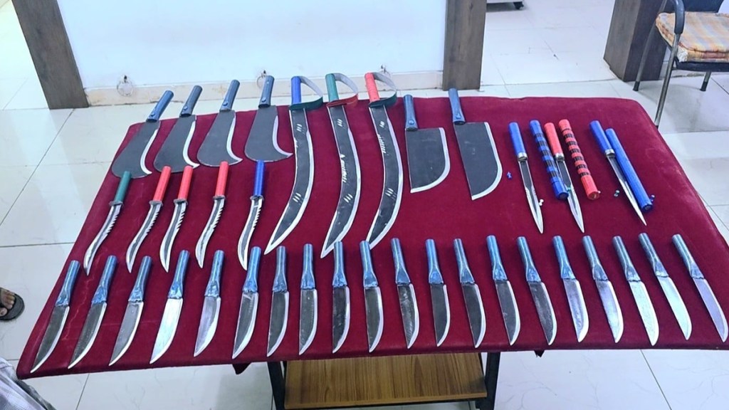 kolhapur 27 sharp weapons seized