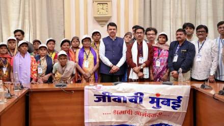 20 women met Devendra Fadnavis at Sahyadri Guest House under the initiative Jivachi Mumbai Shramachi Anandwari by Rasikashray organization