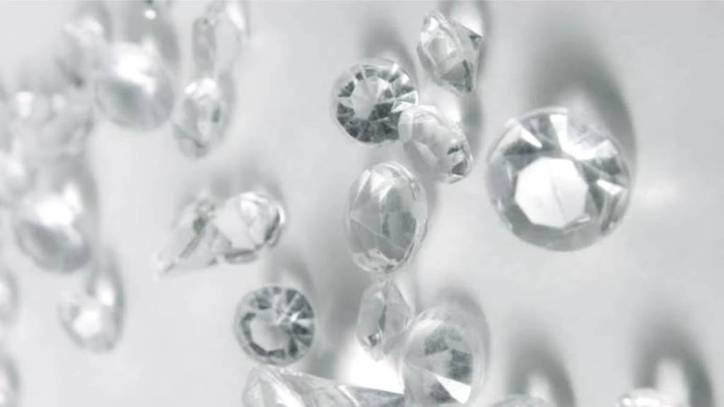 son steals diamonds worth rs 3 crore from father s locker in mumbai panchratna building son steals diamonds worth rs 3 crore from father s locker in mumbai panchratna building