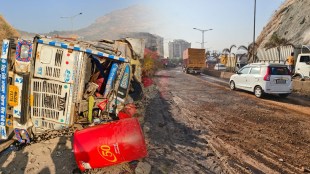 traffic jam three hours morning Mumbra bypass road Oil barrels bursted