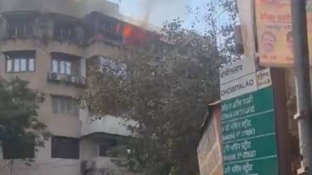 fire in residential building in Marine Lines news in marathi