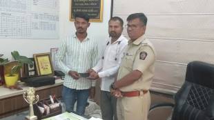 honesty of the farmer who garlanded Nitesh Rane with onions Malegaon news