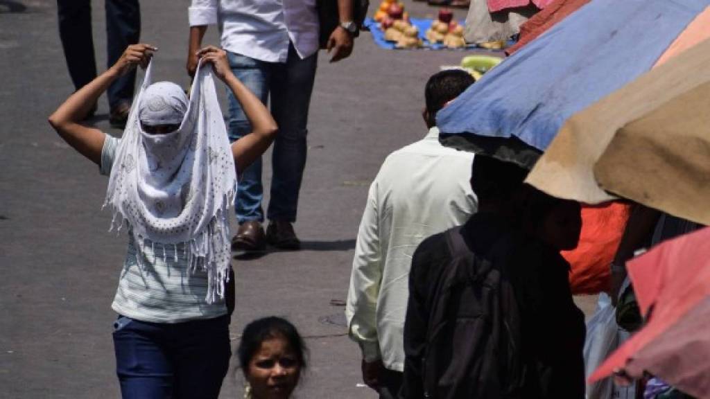 Health complaints fluctuations atmosphere mumbai temperature health issue cold cough viral infections heatstroke mubai city Health complaints fluctuations atmosphere mumbai temperature health issue cold cough viral infections heatstroke mubai city