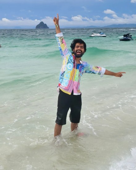 prathamesh parab and his wife kshitija enjoying in thailand