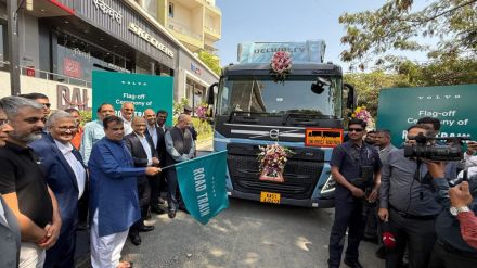 Nitin Gadkari flagged off countrys first road train in Nagpur