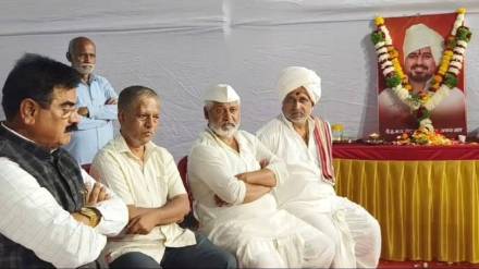 Shinde announces financial aid to Sant Tukaram Maharaj descendant Shinde announces financial aid to Sant Tukaram Maharaj descendant