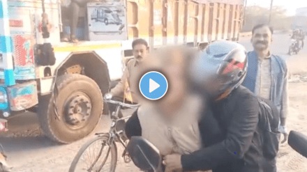 Young woman threatened suicide did scene in road accused man for making her private video viral Young woman threatened suicide did scene in road accused man for making her private video viral