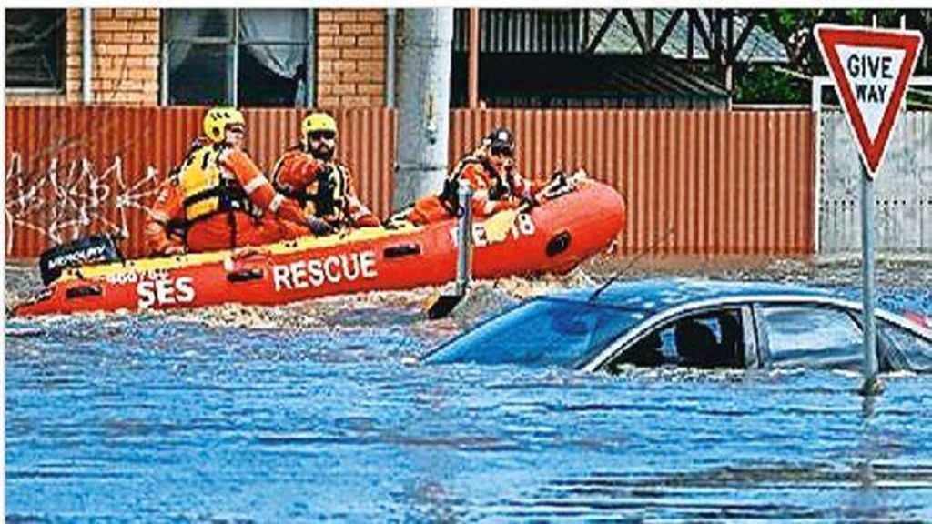 Flood , Flood damage , Flood management,