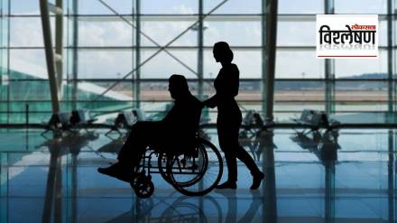 विमानतळांवर व्हीलचेअर कशी मिळवायची? नियम काय सांगतात? वृद्ध महिलेबरोबर काय घडलं? (फोटो लोकसत्ता) विमानतळांवर व्हीलचेअर कशी मिळवायची? नियम काय सांगतात? वृद्ध महिलेबरोबर काय घडलं? (फोटो लोकसत्ता)
