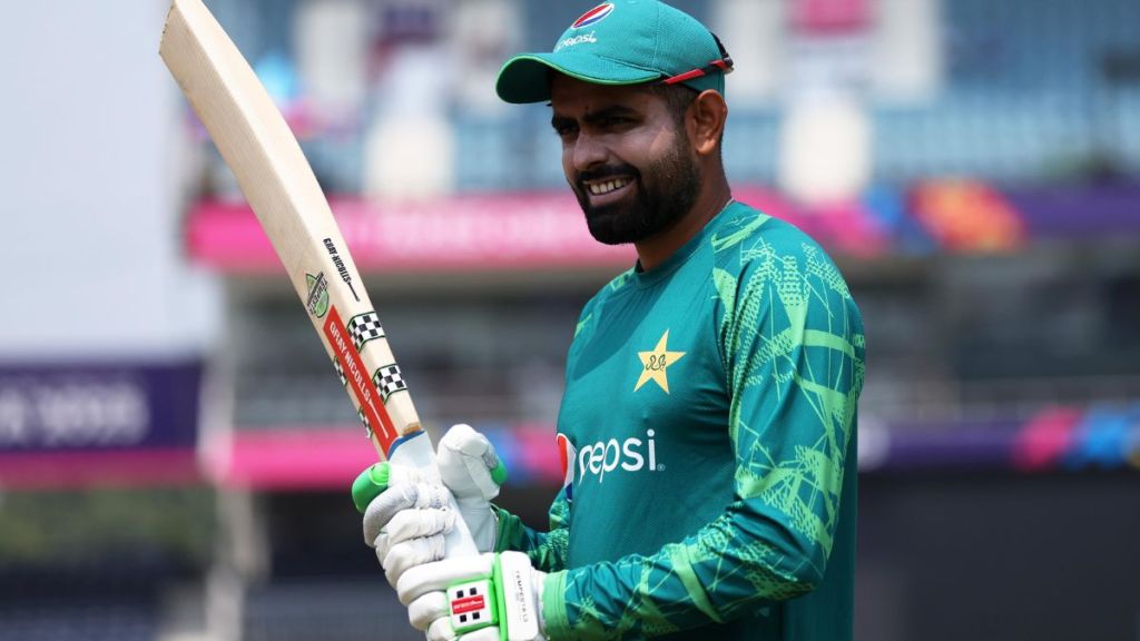 पाकिस्तान क्रिकेट संघाचा माजी कर्णधार आणि सलामीवीर बाबर आझम. (Photo: @cricketworldcup/X)