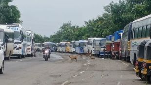 Private bus drivers charge fees Bus drivers block road instead of ground