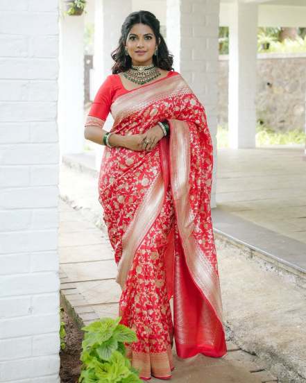 Dhanashri Kadgaonkar Red Banarasi Saree Look