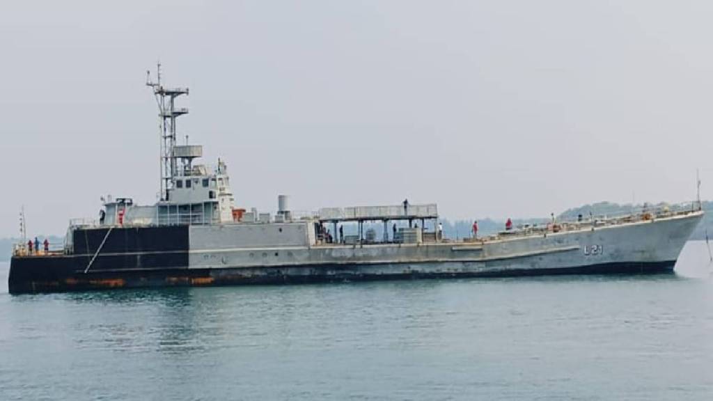 INS Guldar ship arrives at the jetty in Vijaydurg port sawantwadi news