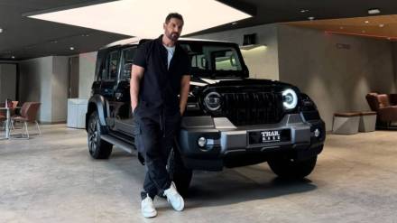 John Abraham Buy Mahindra Thar Roxx In Mumbai Showroom John Abraham Buy Mahindra Thar Roxx In Mumbai Showroom