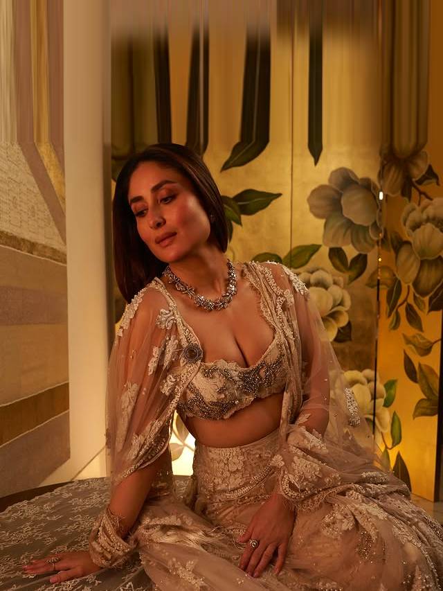 Kareena Kapoor swimsuit, Kareena Kapoor Khan,Kareena Kapoor vacation