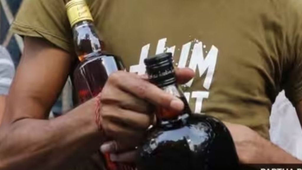 Delhi govt earned Rs 5000 Crore from tax on liquor Delhi govt earned Rs 5000 Crore from tax on liquor