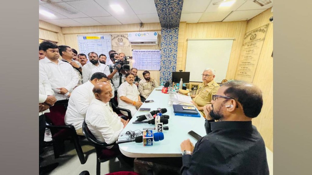 case has been registered against mla abu azmi due to praising Aurangzeb naresh mhaskes complaint