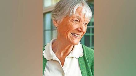 Booknet , Anne Taylor, American Middle Class Life,